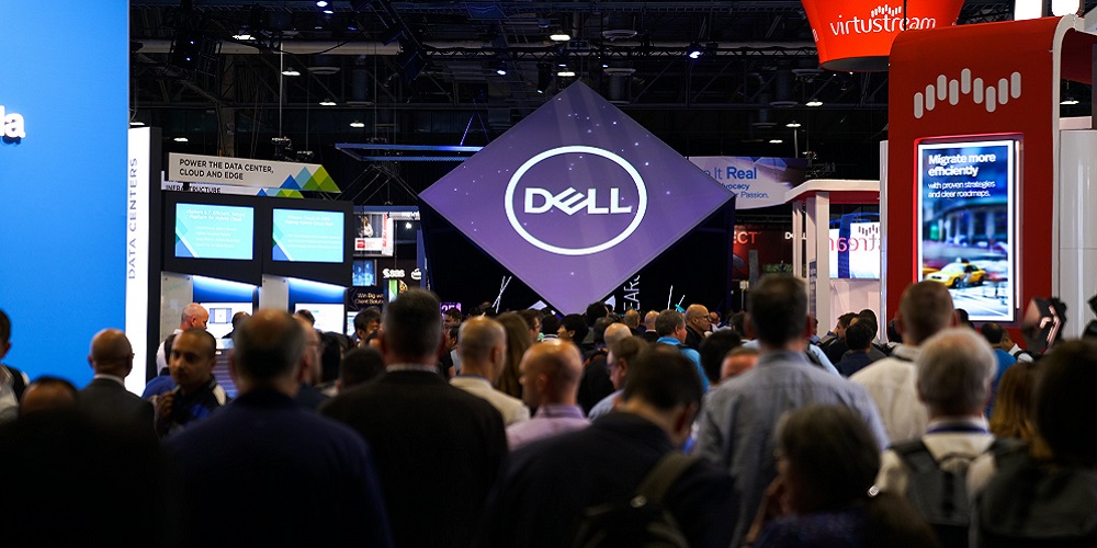 crowd of people on the trade show floor at Dell Technologies World 2018